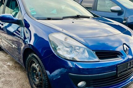 Renault Clio 176.000 km 2.750 &euro; München 81825