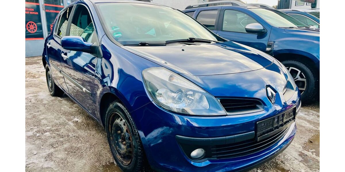Renault Clio 176.000 km 2.750 &euro; München 81825