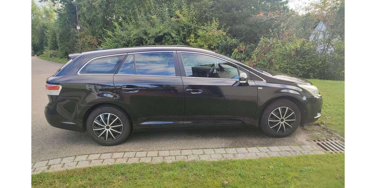 Toyota Avensis 216.000 km 4.300 € Achern 77855