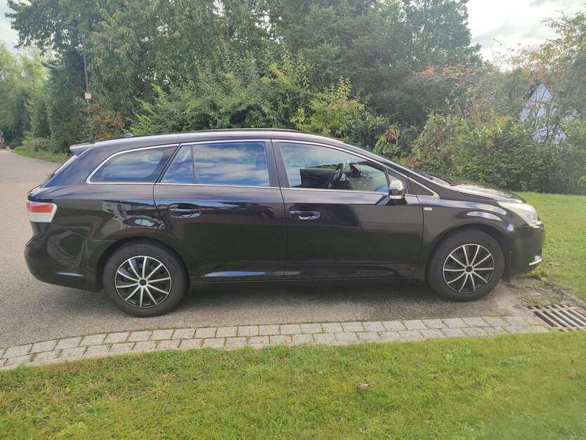 Toyota Avensis 216.000 km 4.300 € Achern 77855