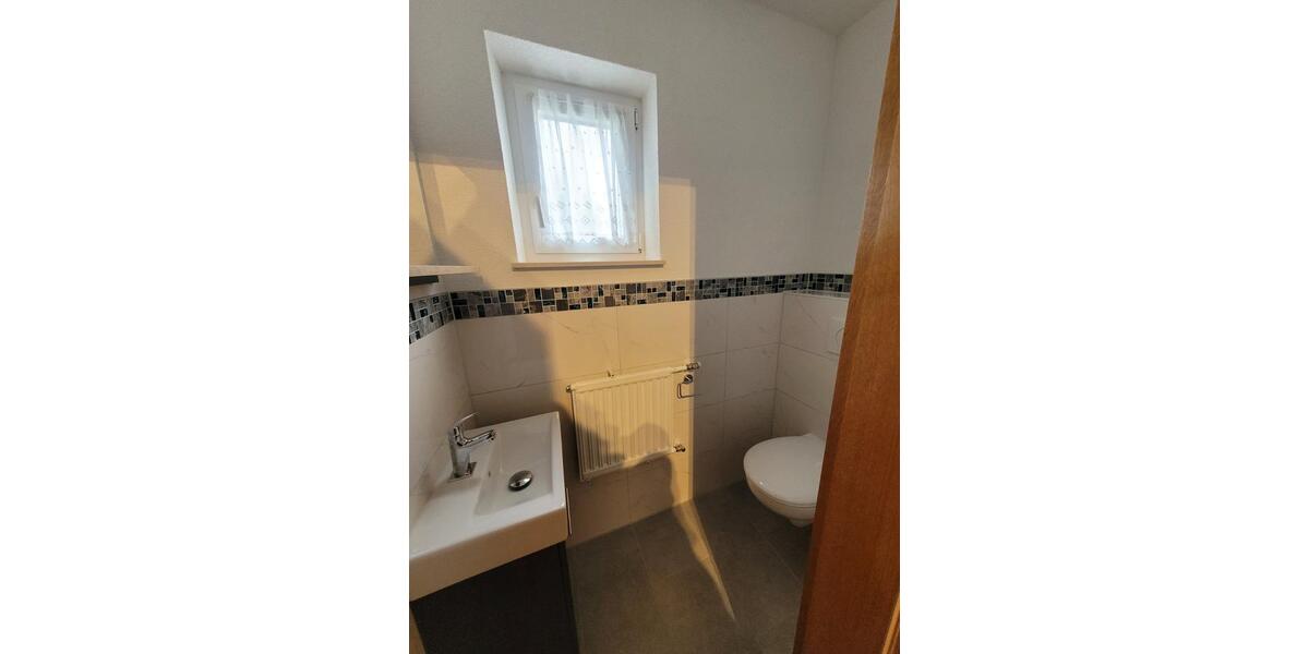 Modernisierte Doppelhaushälfte mit sieben Zimmern 7 zimmer