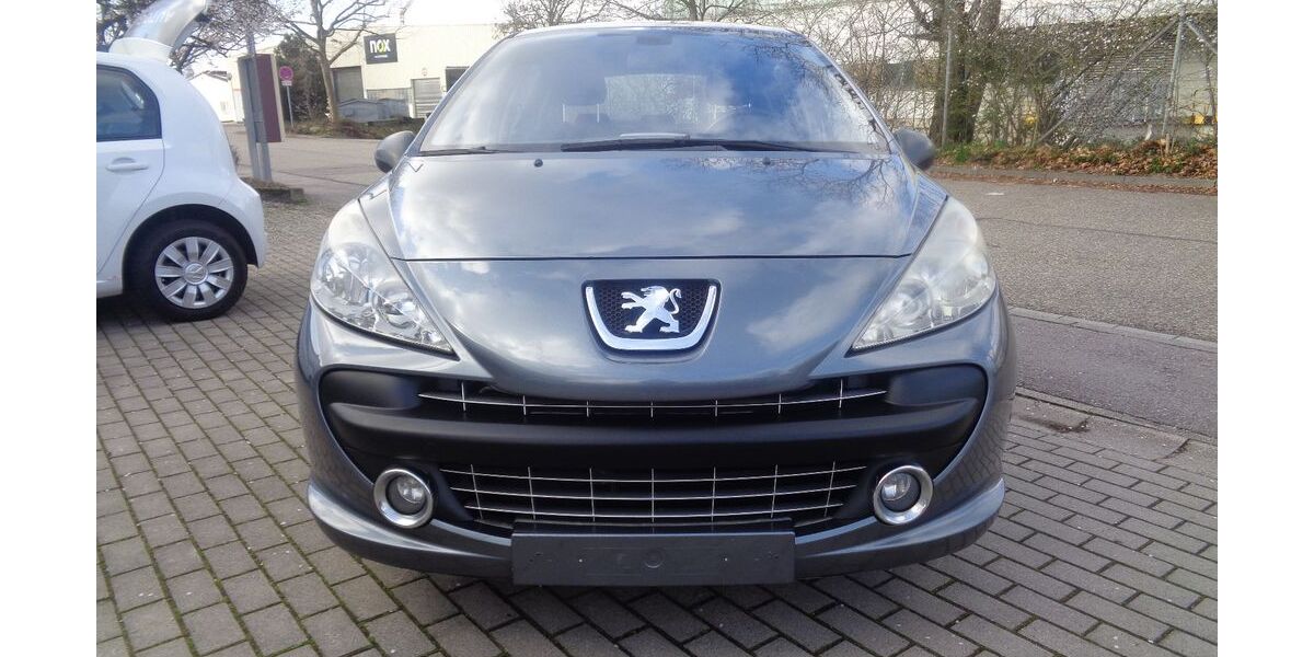 Peugeot 207 242.142 km 899 € Bühl 77815