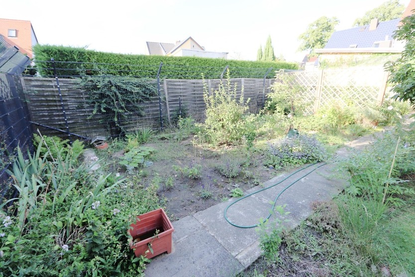 Zweifamilienhaus mit 2 getrennten Wohneinheiten - Garten - Nebengelass 7 zimmer