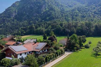 Haus Marquartstein - 9 Zimmer, 411 m&sup2;, 1.990.000&euro; | Angebot:26978721