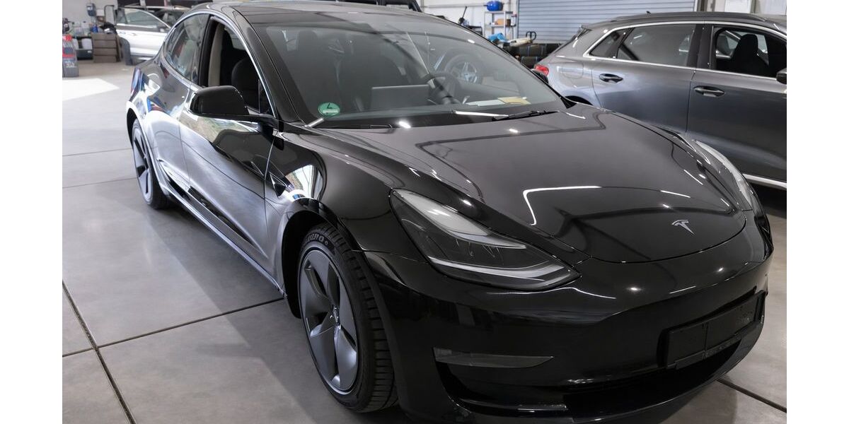 Tesla Model 3 60.000 km 28.500 &euro; Kirchberg/Untermitterdorf 94259