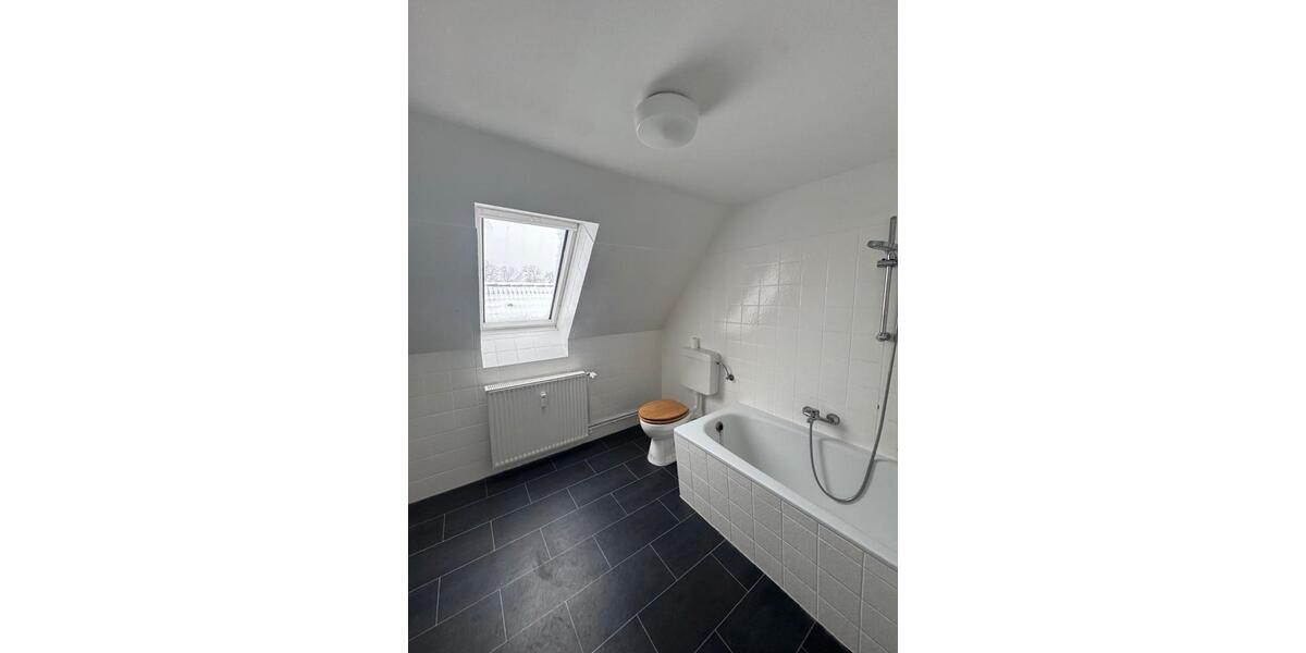 Dachgeschoßwohnung Uelzen - 3 Zimmer, 95 m&sup2;, 855&euro; | Angebot:26087308