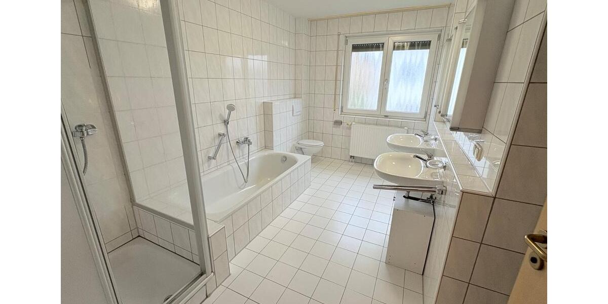 Doppelhaushälfte Weiden in der Oberpfalz - 5 Zimmer, 135 m&sup2;, 1.800&euro; | Angebot:25150280