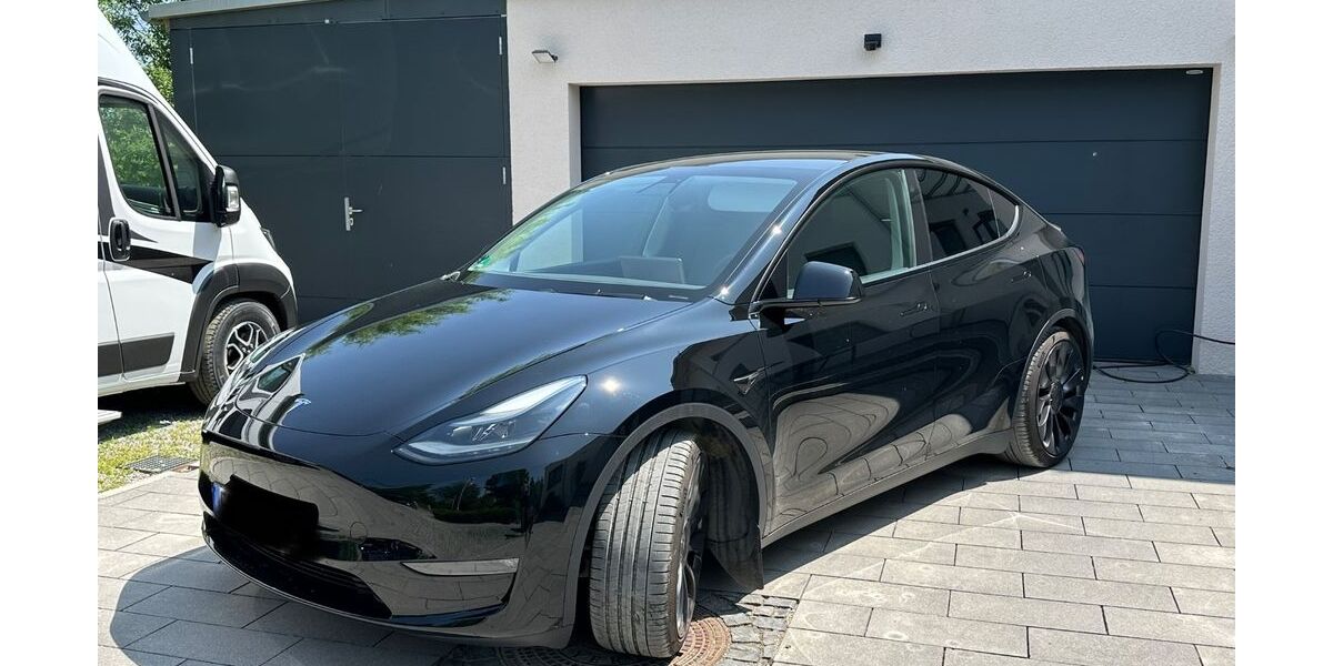 Tesla Model Y 26.500 km 48.600 € Massenhausen 85376