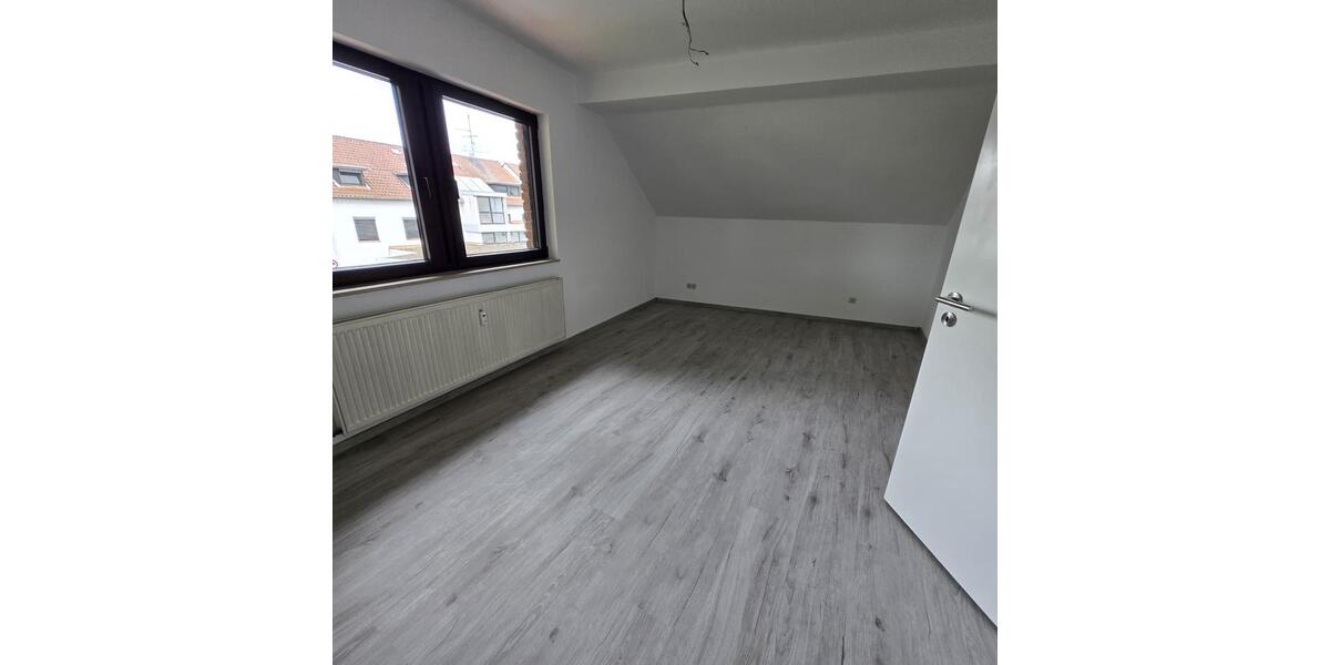 Dachgeschoßwohnung Riedstadt - 3 Zimmer, 75 m&sup2;, 990&euro; | Angebot:26547045