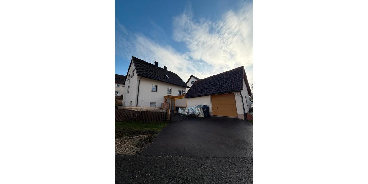 EinZweifamilienhaus zu verkaufen 8 zimmer