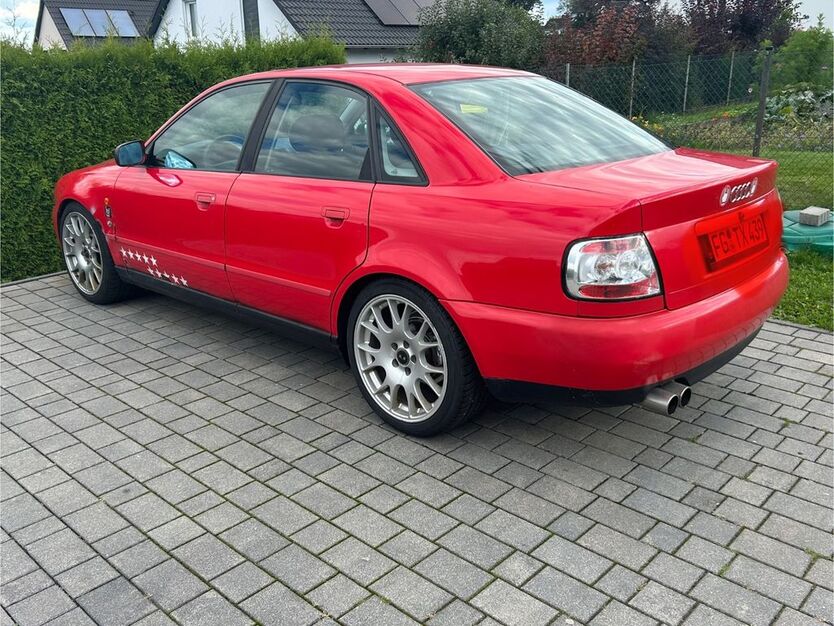 Audi A4 335.000 km 590 € Weißenborn 09600