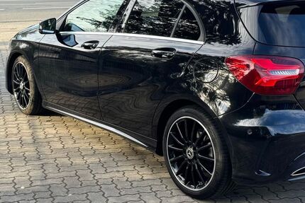 Mercedes-Benz A 180 128.473 km 12.499 &euro; Himmelpforten 21709