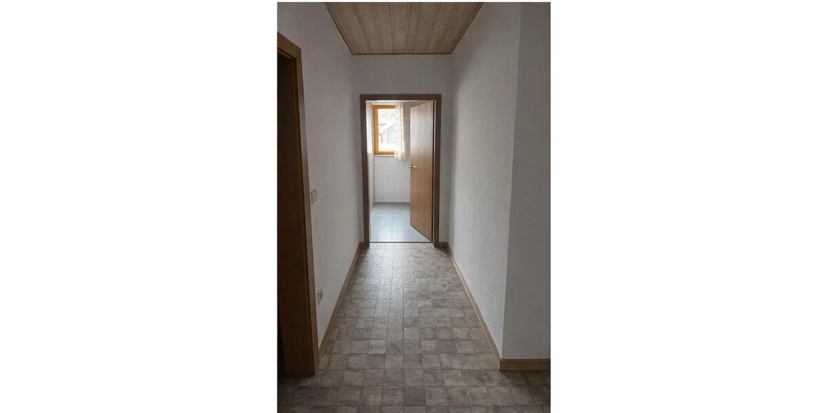 Pfreimd 107 m2 Wohnung im 1.OG mit Balkon, Keller, Garage, 4 zimmer