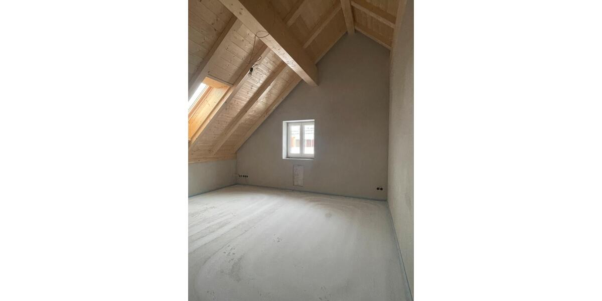 Moderne Neubau-Dachgeschosswohnung mit Balkon in zentraler Lage 4 zimmer