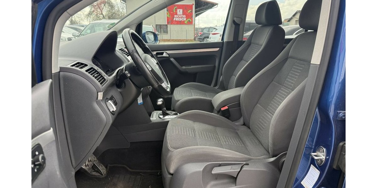 VW Touran 1.4 TSI DSG R-Line Highline Xenon Navi PDC 143.500 km 6.500 &euro; Altdorf 84032