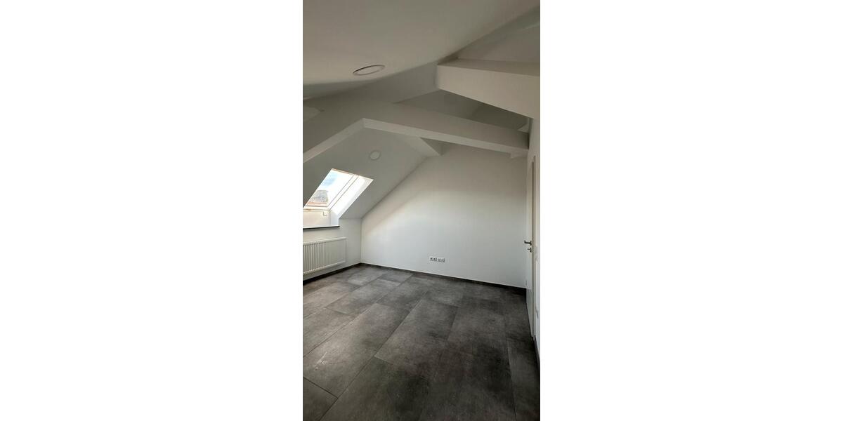 Dachgeschoßwohnung Maikammer - 3 Zimmer, 74 m&sup2;, 750&euro; | Angebot:25619932