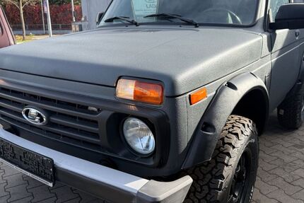 Lada Niva 19.950 km 19.260 € Limeshain 63694