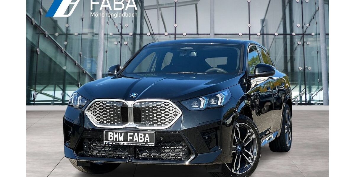 BMW iX2 1.001 km 49.690 &euro; Mönchengladbach 41066