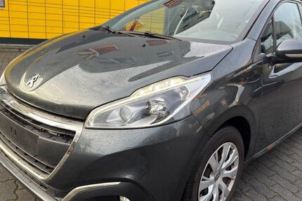 Peugeot 208 106.000 km 4.199 &euro; Berlin 13055