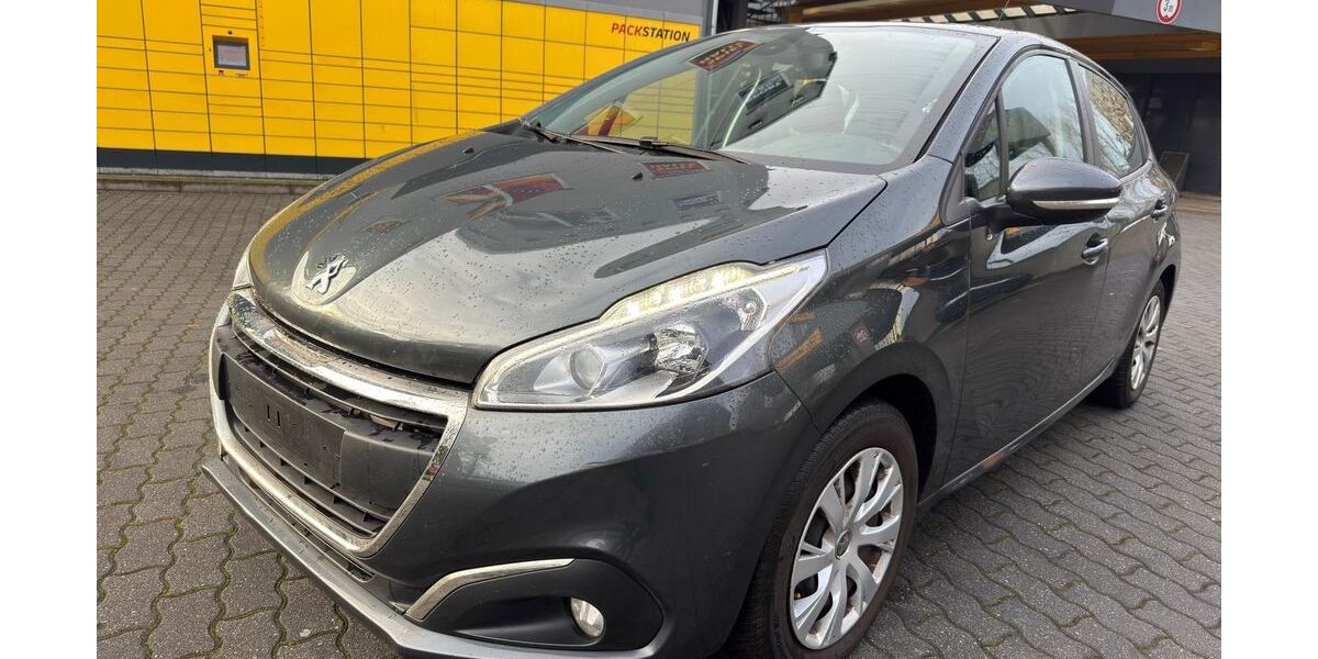 Peugeot 208 106.000 km 4.199 &euro; Berlin 13055
