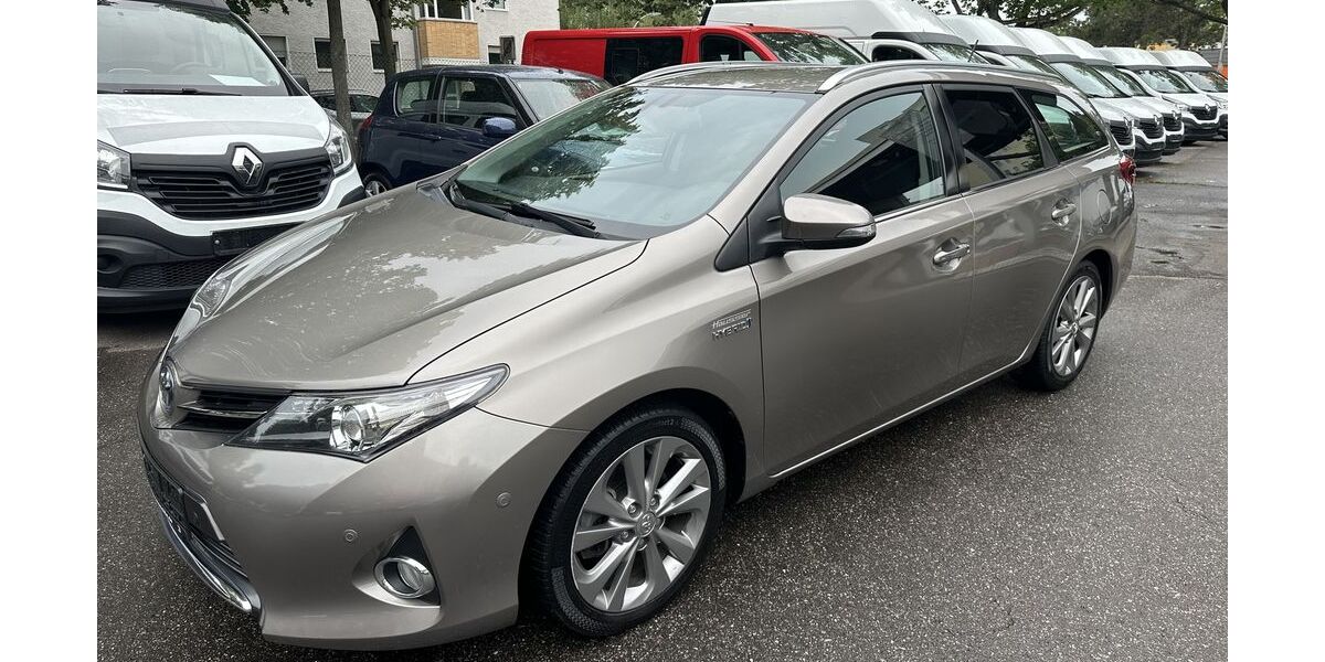 Toyota Auris Touring Sports 150.461 km 9.990 &euro; Berlin 12249