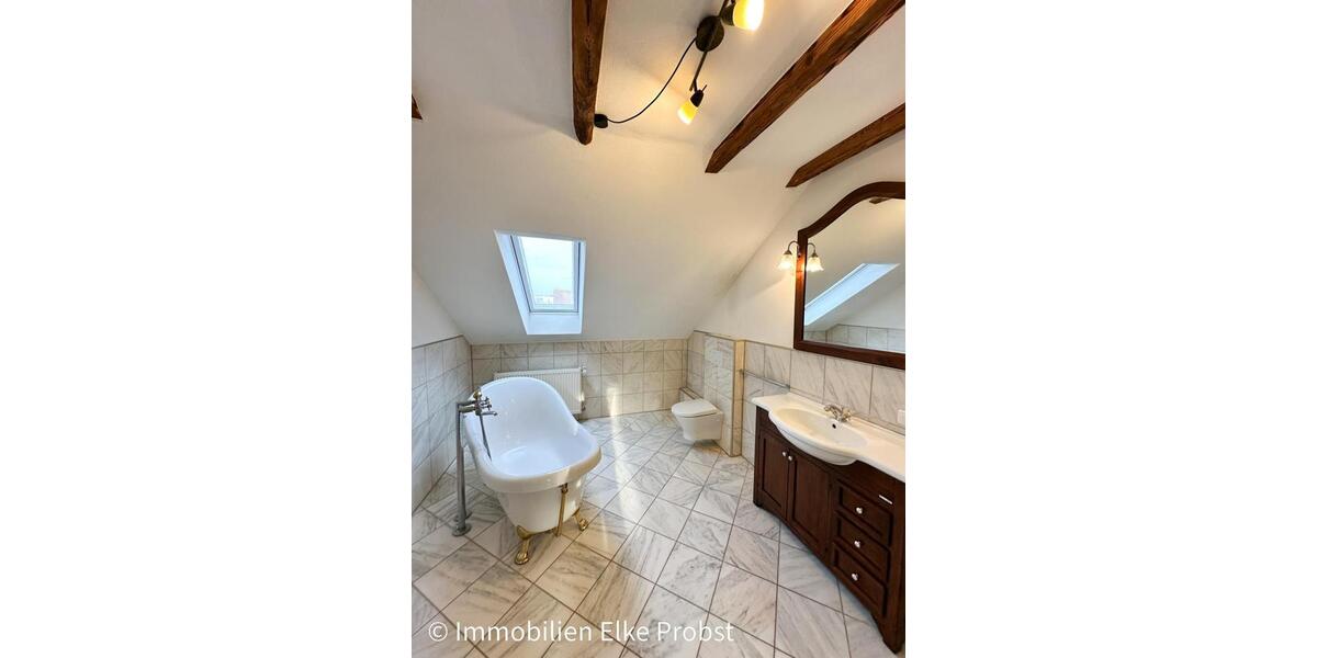 Dachgeschoßwohnung Cham - 4 Zimmer, 86 m&sup2;, 850&euro; | Angebot:25963116