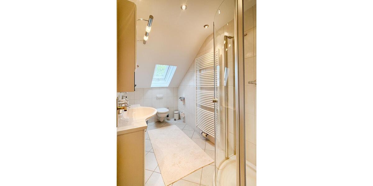 Dachgeschoßwohnung Wilhelmshaven Heppens - 4 Zimmer, 170 m&sup2;, 1.500&euro; | Angebot:22113522