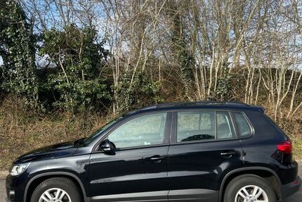 VW Tiguan 95.200 km 8.999 &euro; Lohe-Rickelshof 25746
