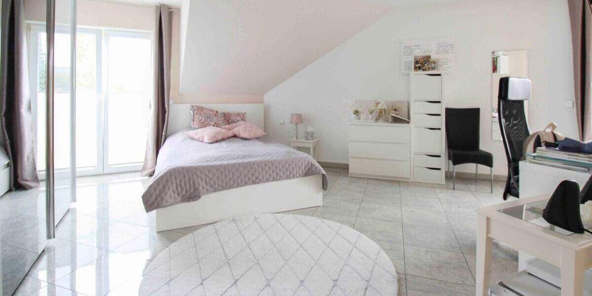 Freistehendes Einfamilienhaus mit großem Garten und Top-Potenzial zur flexiblen Nutzung 8 zimmer