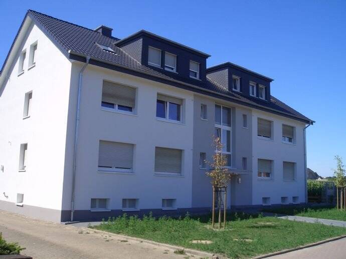 Frisch sanierte 2-Zimmer-Wohnung im Dachgeschoss mit Garage in Bruchmühlen