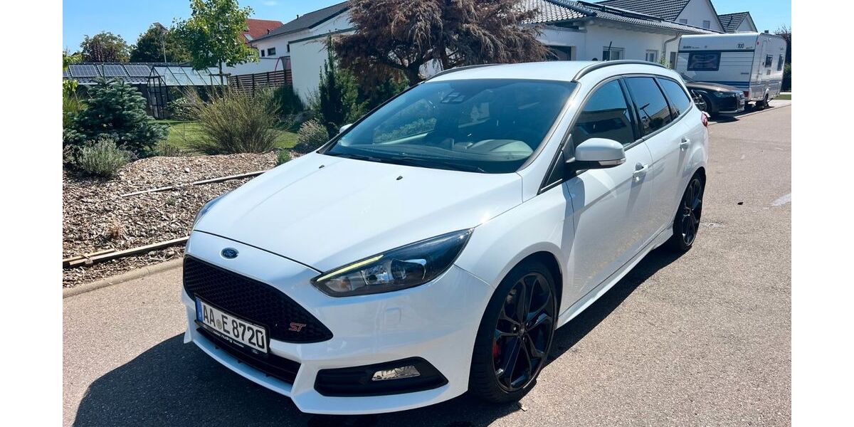 Ford Focus 63.000 km 19.000 &euro; Ruppertshofen bei Schwäbisch Gmünd 73577