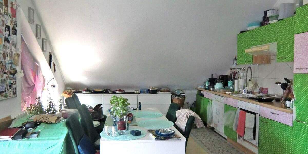 Top gepflegte, ansprechende und großzügige DHH mit Garten und Carport 6 zimmer