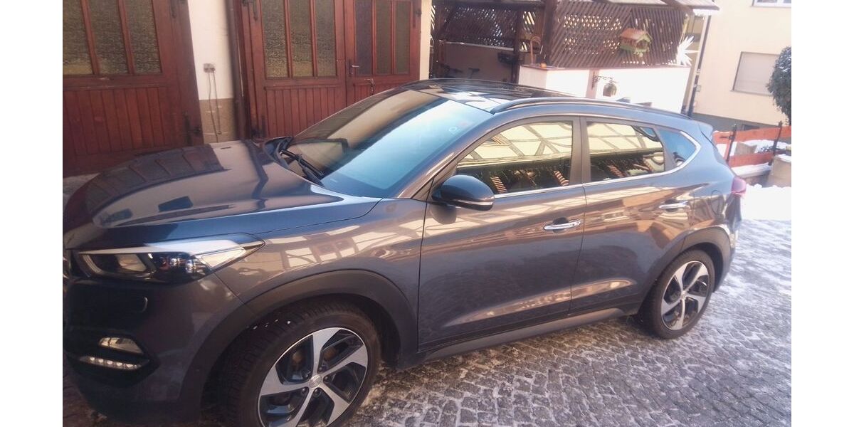 Hyundai TUCSON 154.800 km 14.800 &euro; Treffurt 99830