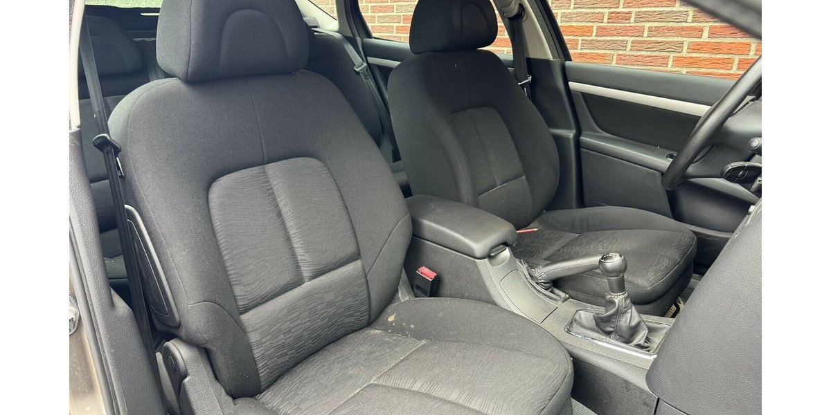 Peugeot 407 1. Hand nur 91tkm Kampfspuren 91.000 km 3.999 &euro; Hamburg 22339
