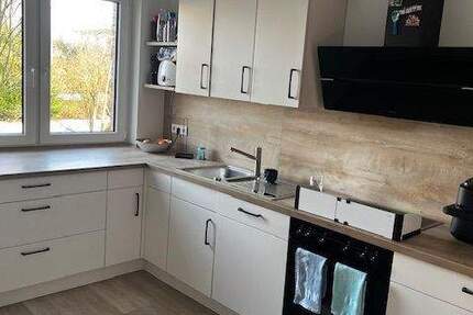 Moderne Erdgeschoss-Wohnung mit Einbauküche und Balkon, Bad Waldliesborn 3 zimmer