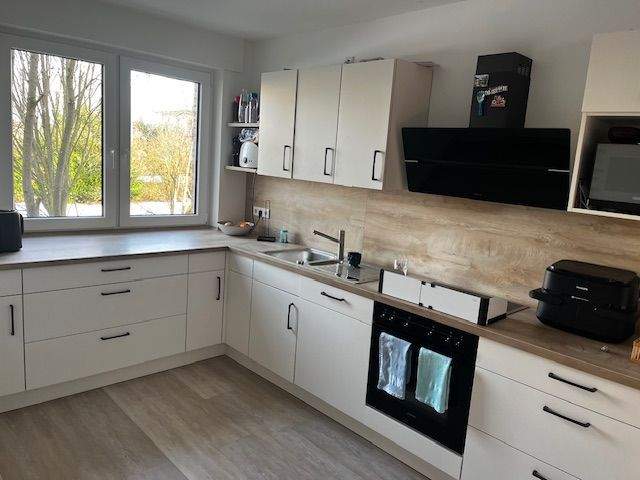 Moderne Erdgeschoss-Wohnung mit Einbauküche und Balkon, Bad Waldliesborn 3 zimmer