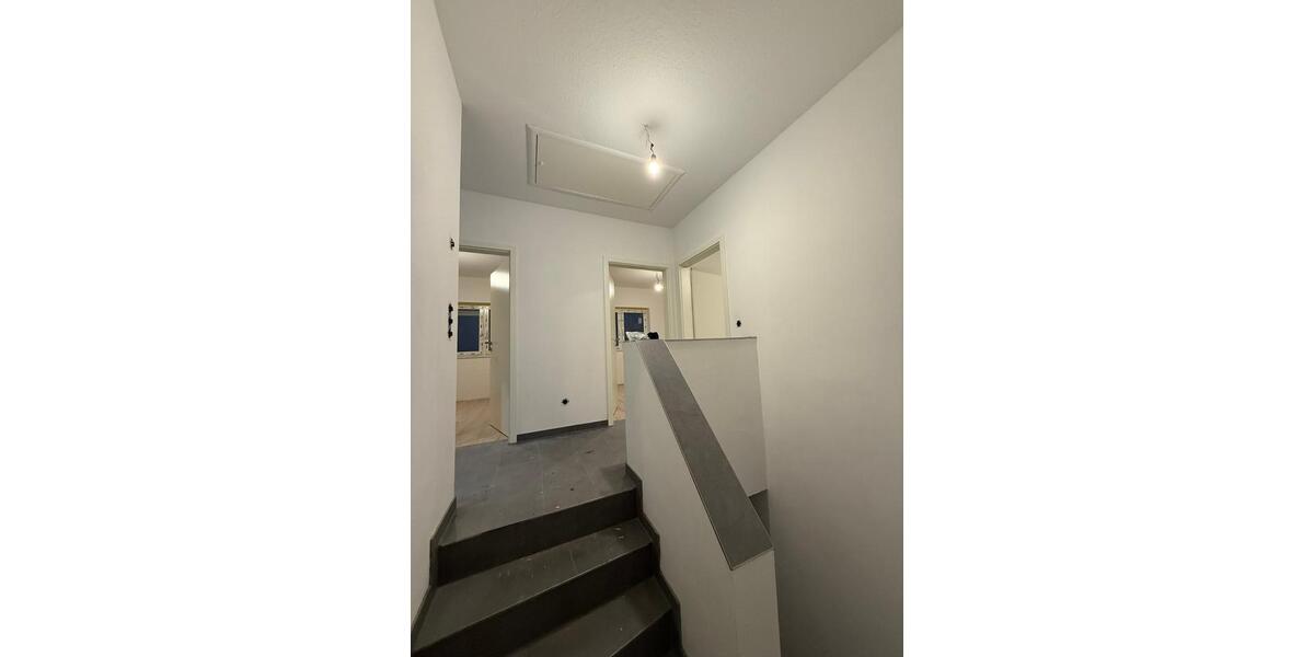 DHH rechts in Bahnhofsnähe Augustfehn Erstbezug 5 zimmer