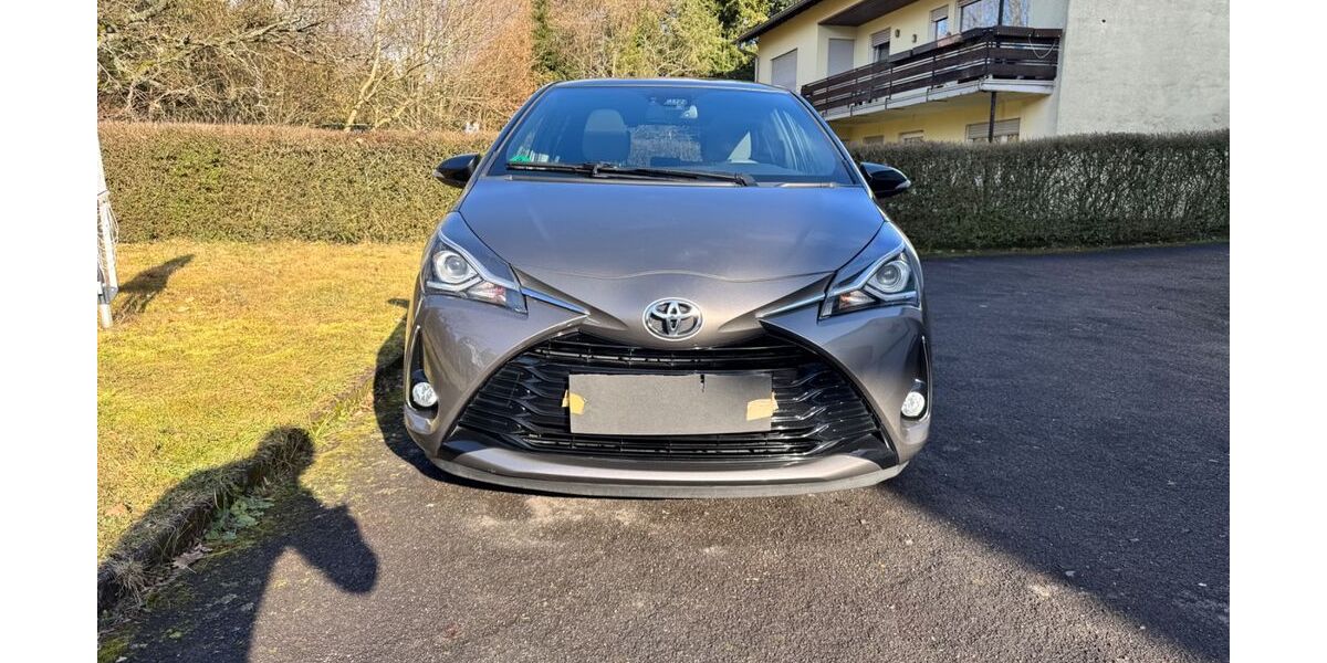 Toyota Yaris 64.281 km 13.500 &euro; Idar-Oberstein 55743