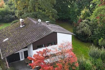 Charmantes, architektonisches Einfamilienhaus mit idyllischem Garten in ruhiger Lage 8 zimmer