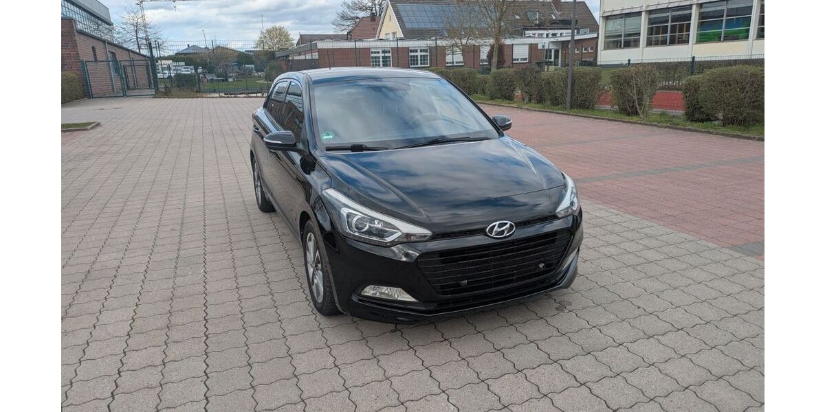 Hyundai i20 100.877 km 8.100 &euro; Freren 49832