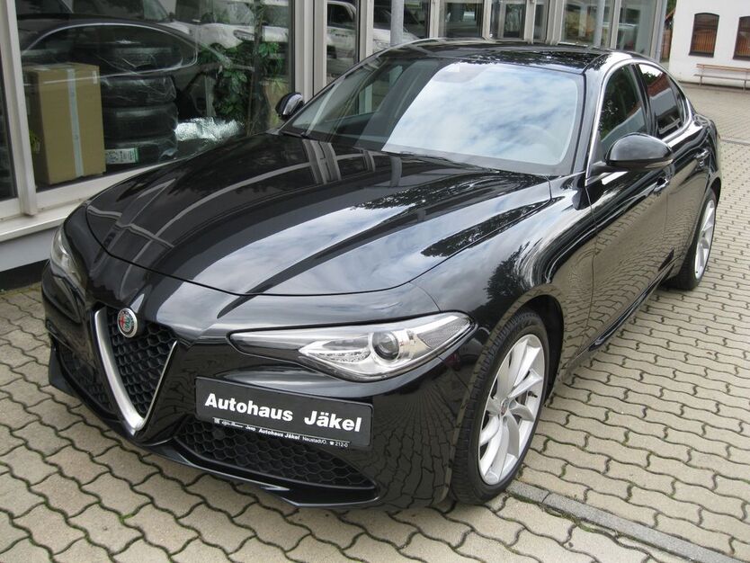 Alfa Romeo Giulia 98.000 km 25.900 € Neustadt/Orla 07806