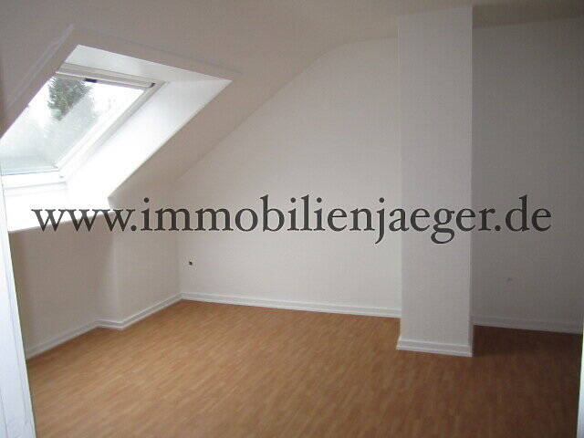 Zentrales Garstedt zw. Meyers-Mühle und EKZ Herold-Center - DachWohnung mit EBK - Sitzbadewanne
