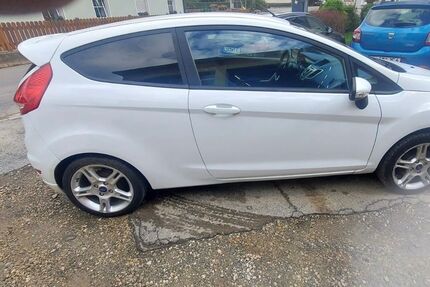 Ford Fiesta 156.000 km 2.900 € Lichtenfels 96215