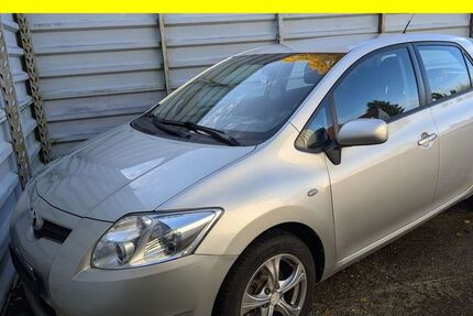 Toyota Auris 111.060 km 6.350 &euro; Lübeck 23556