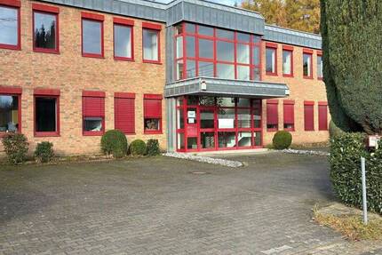 Gewerbeimmobilie Büros & ebenerdige Halle zimmer