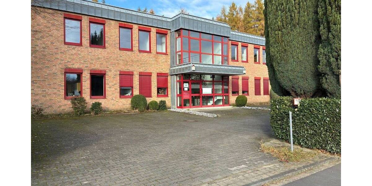 Gewerbeimmobilie Büros & ebenerdige Halle zimmer