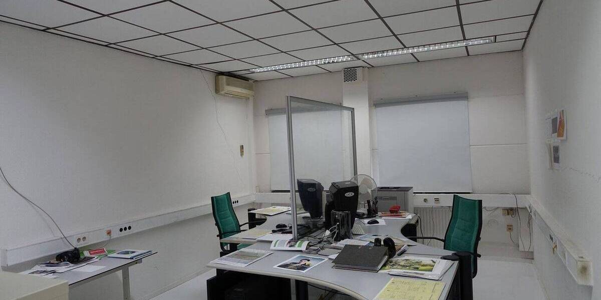 Grundstück (3.383 m²) mit Produktionshalle (900 m²) und Bürogebäude (590 m²) zimmer
