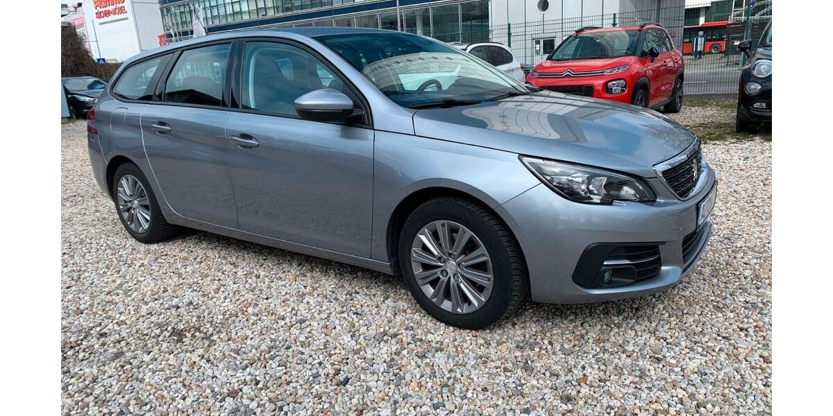 Peugeot 308 51.980 km 13.490 &euro; Berlin-Spandau 13597