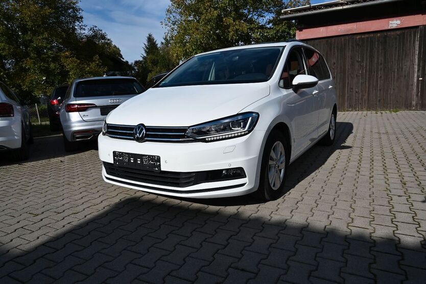VW Touran 102.000 km 25.500 € Petting /Waging am See 83367