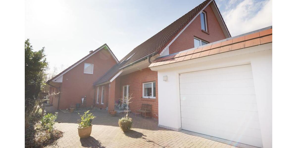 ***2 Wohn- und 2 Geschäftshäuser auf 2.234 m² großem Grundstück*** - Mehrfamilienhaus, Wohnhaus Ostrhauderfehn | Angebot:22307242